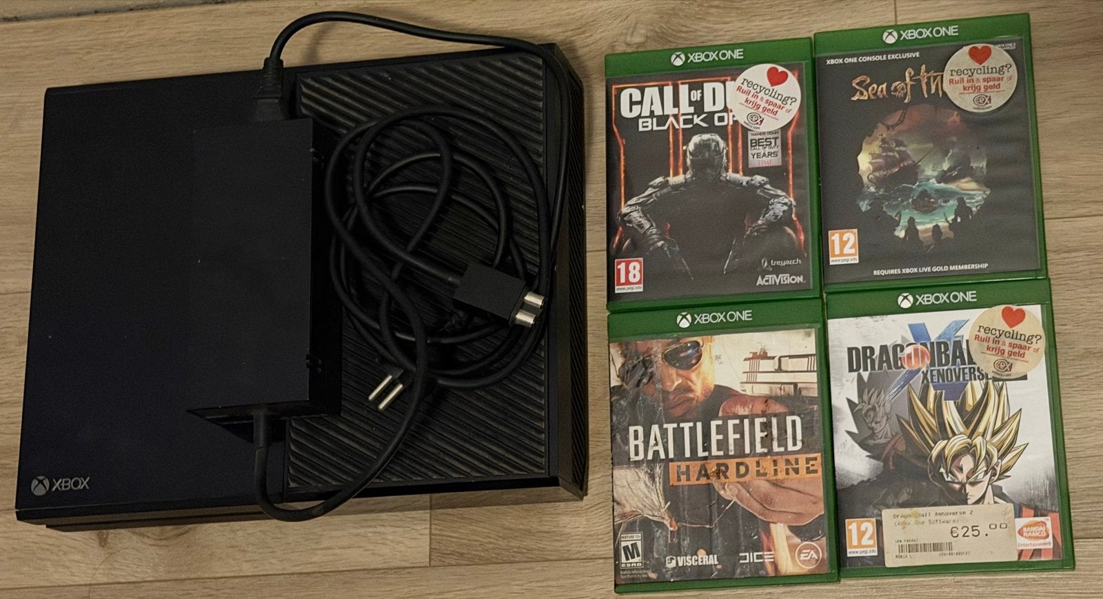 Xbox One met 4 spellen: Sea of Thieves, Call of Duty, Battle, Avontuur en Actie, Online, Gebruikt, Vanaf 18 jaar