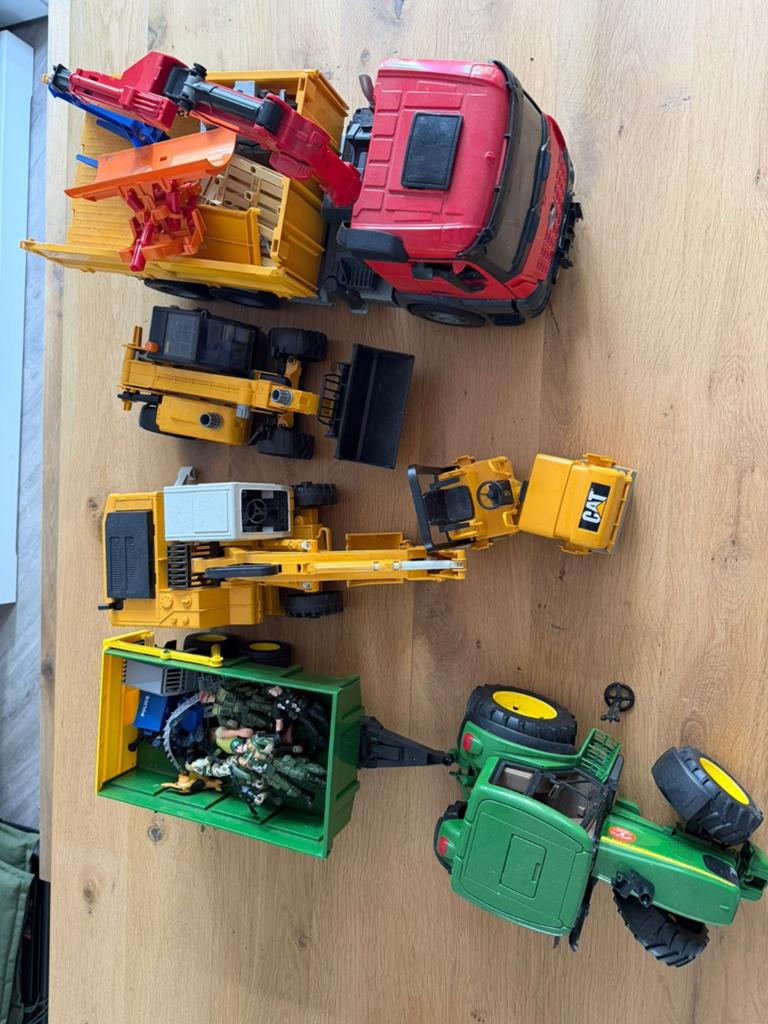 Bruder auto's, Kinderen en Baby's, Speelgoed | Speelgoedvoertuigen, Ophalen of Verzenden, Gebruikt