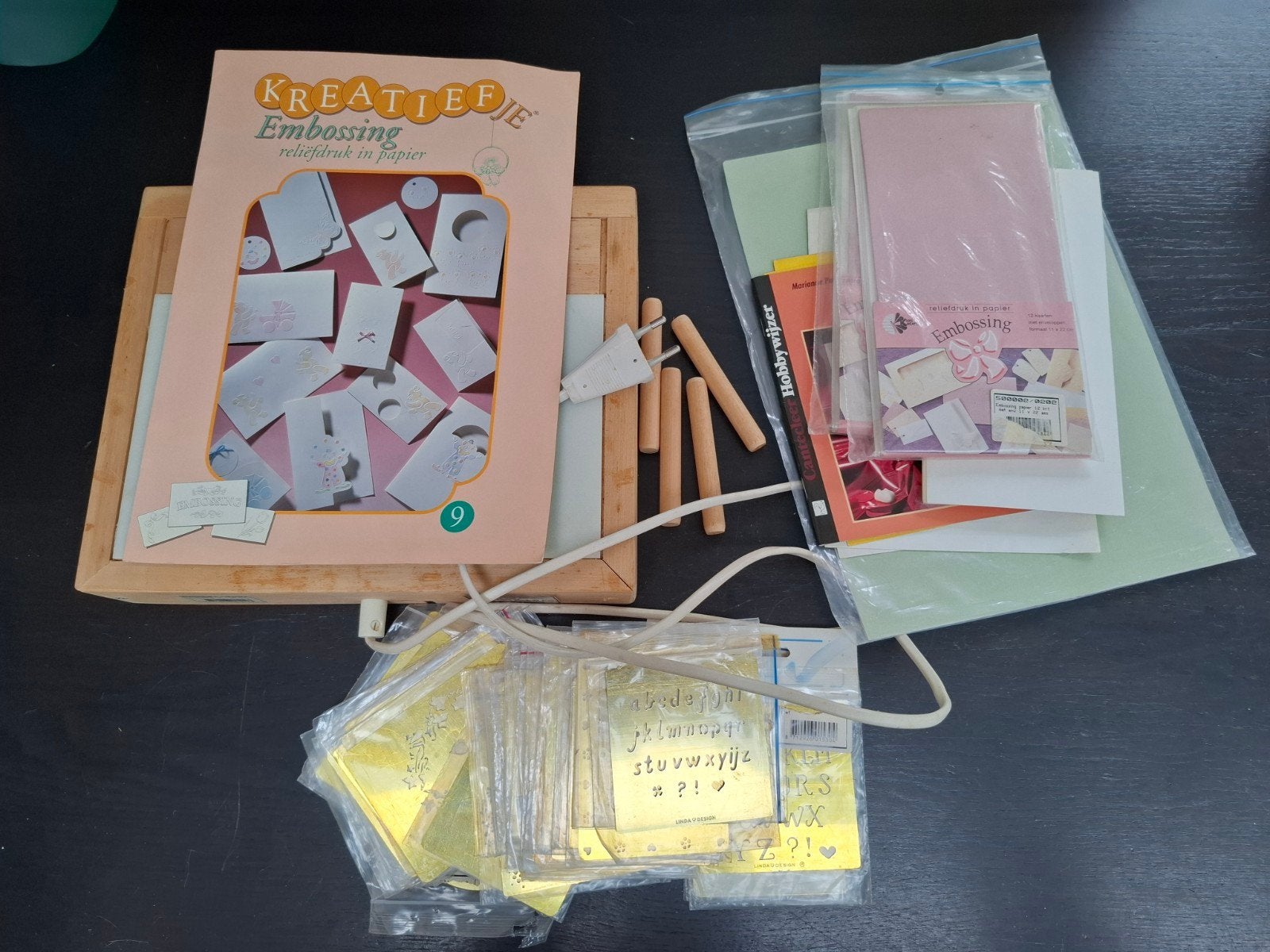 embossing set met 38 stencils, Hobby en Vrije tijd, Ophalen of Verzenden, Frame of Mal