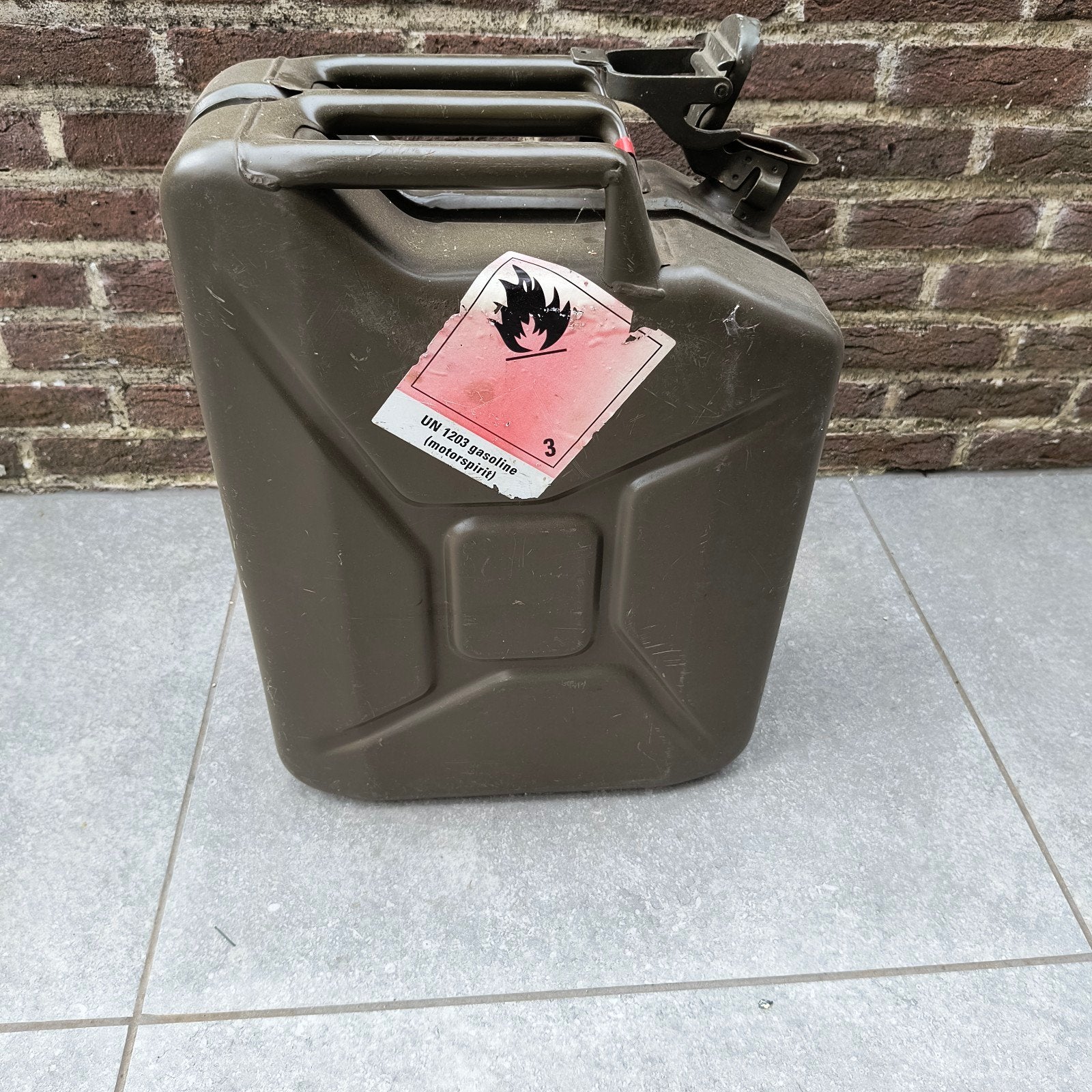 leger jerrycan, Ophalen, Gebruikt