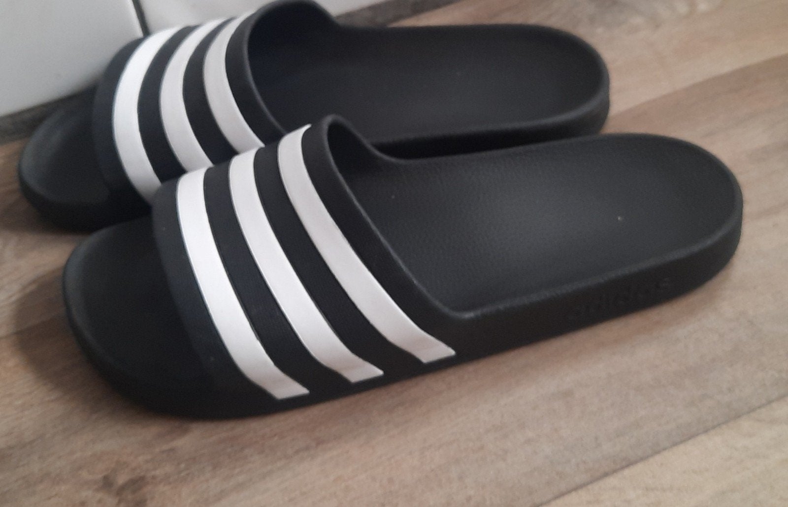 Adidas slippers maat 40, Ophalen of Verzenden, Zo goed als nieuw