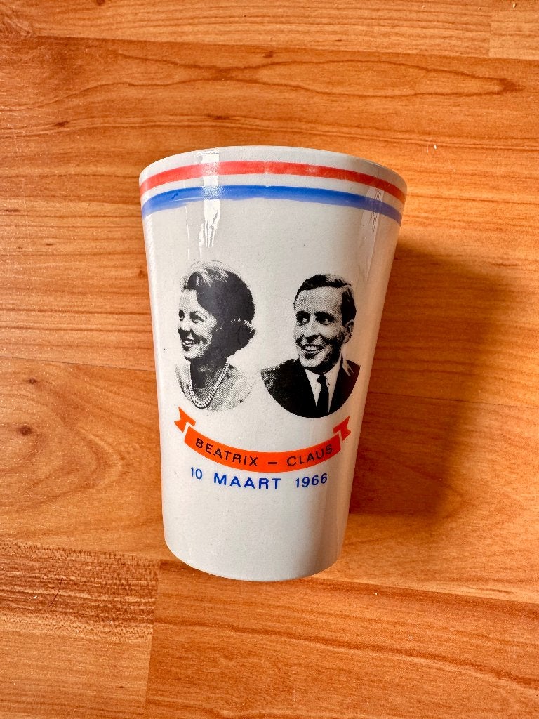 Beker huwelijk Beatrix en Claus, Ophalen of Verzenden, Gebruikt, Nederland, Servies