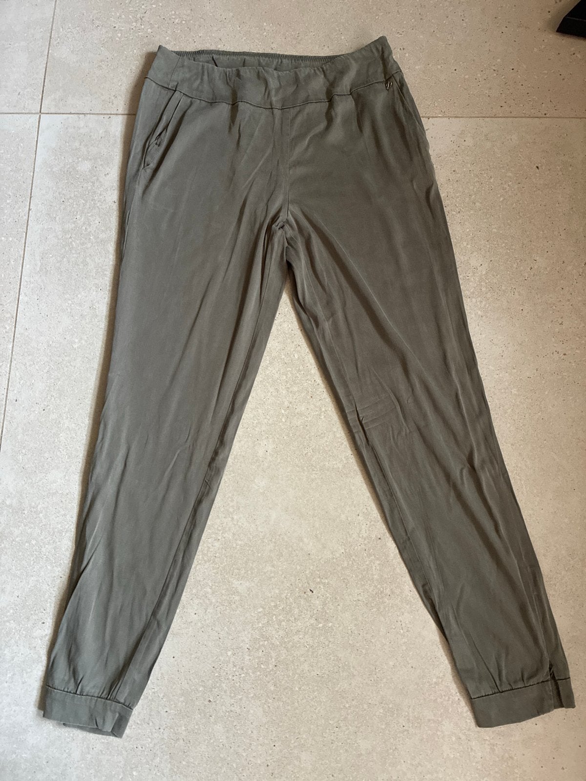 LaDress Broek L Viscosemix Olijfgroen of Zwart Glans ZGAN, Maat 42/44 (L), Ophalen of Verzenden, Zo goed als nieuw, Lang