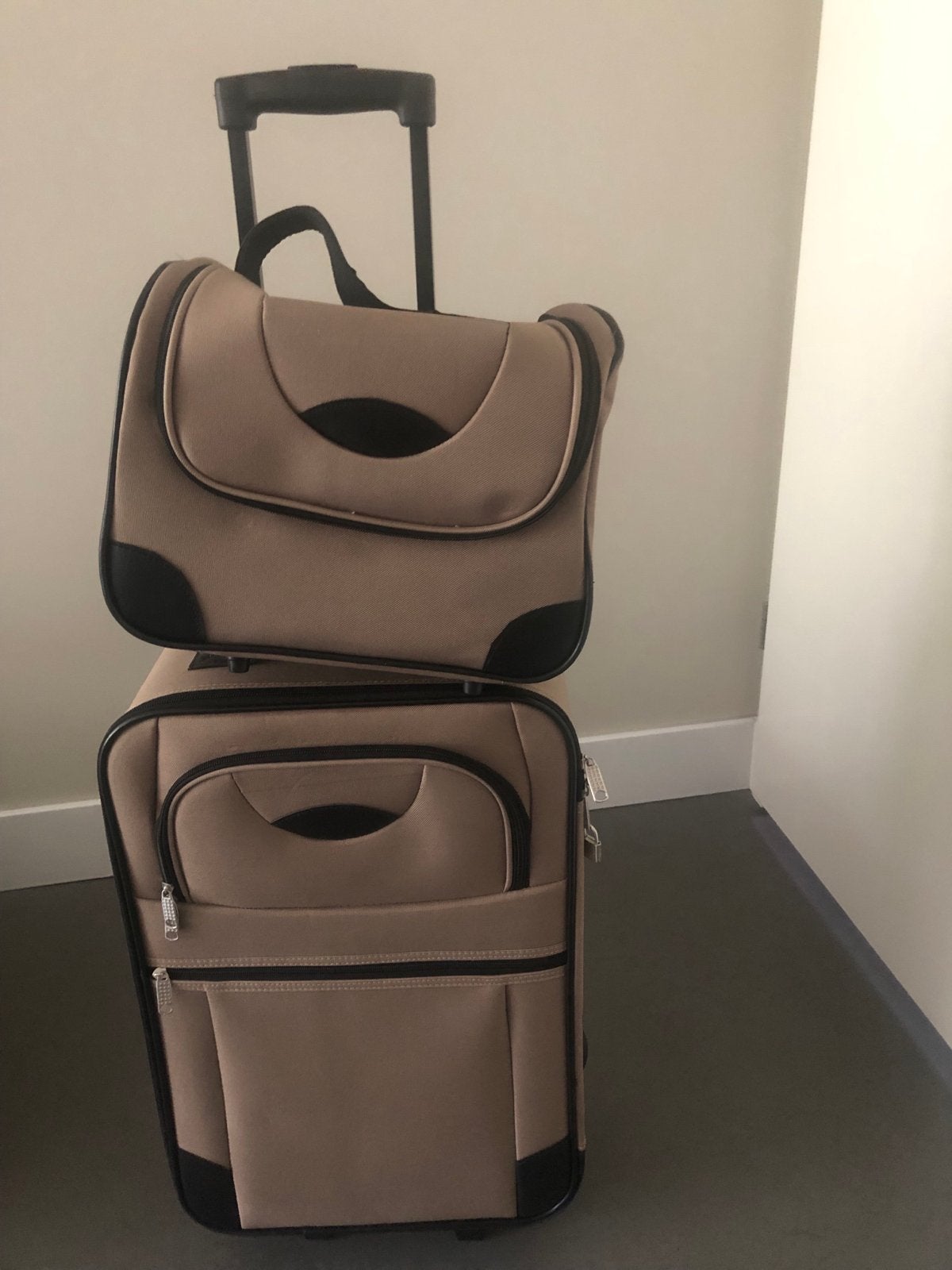 Reiskofferset: trolley (57x35x16 cm) en bijpassende tas, Ophalen, 40 tot 60 cm, 30 cm of meer, Beige