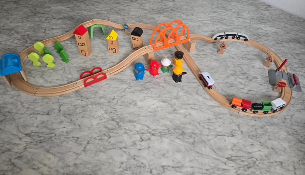 Te koop lillabo houten treinset met extra onderdelen, Ophalen