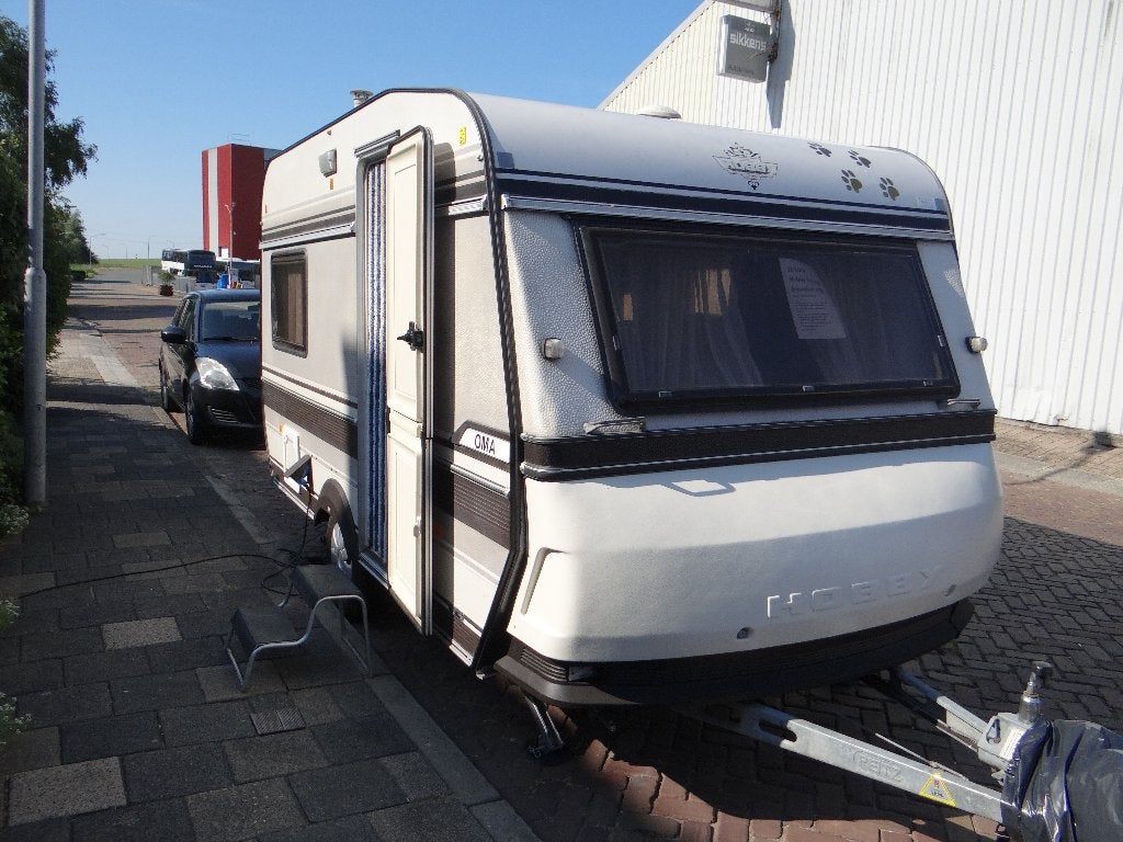 Caravan, Caravans en Kamperen, Caravans, Particulier, tot en met 3, 750 - 1000 kg, Kleine zit, Hobby, Vast bed, 4 tot 5 meter