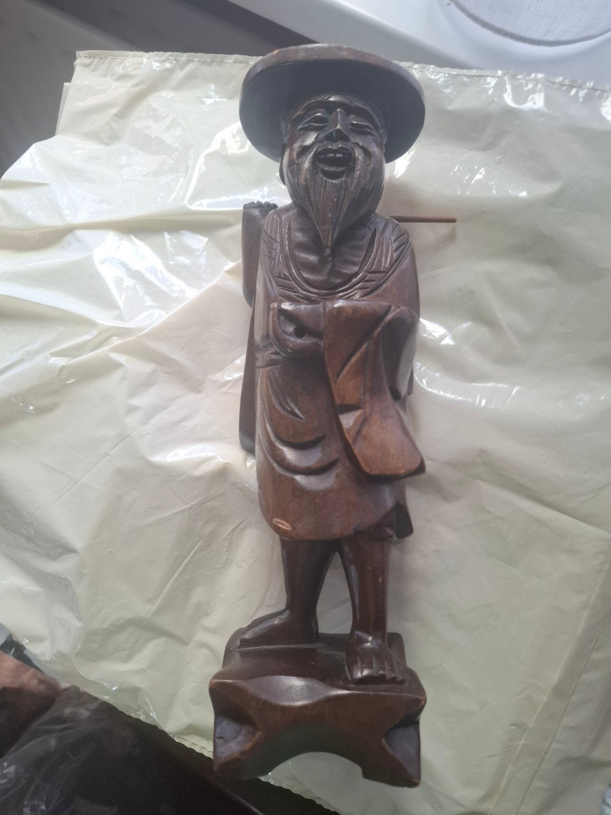 Houten beeld van lachende man met hoed en baard, Antiek en Kunst, Kunst | Beelden en Houtsnijwerken, Ophalen of Verzenden, 20 - 50 cm