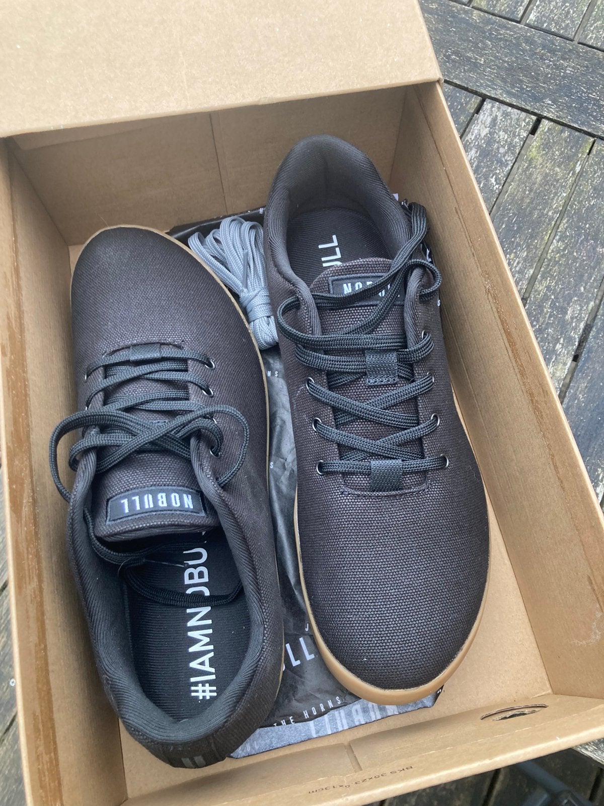 NOBULL Canvas Trainer Low - Black/Gum mt 45.5, Kleding | Heren, Schoenen, Nieuw, Sportschoenen, Zwart, Verzenden
