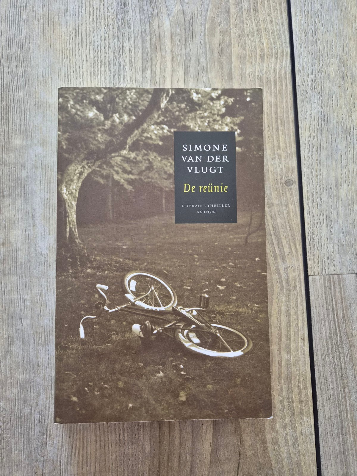 De reünie - Simone van der Vlugt (Literaire thriller), Ophalen of Verzenden, Zo goed als nieuw, Simone van der Vlugt, Nederland