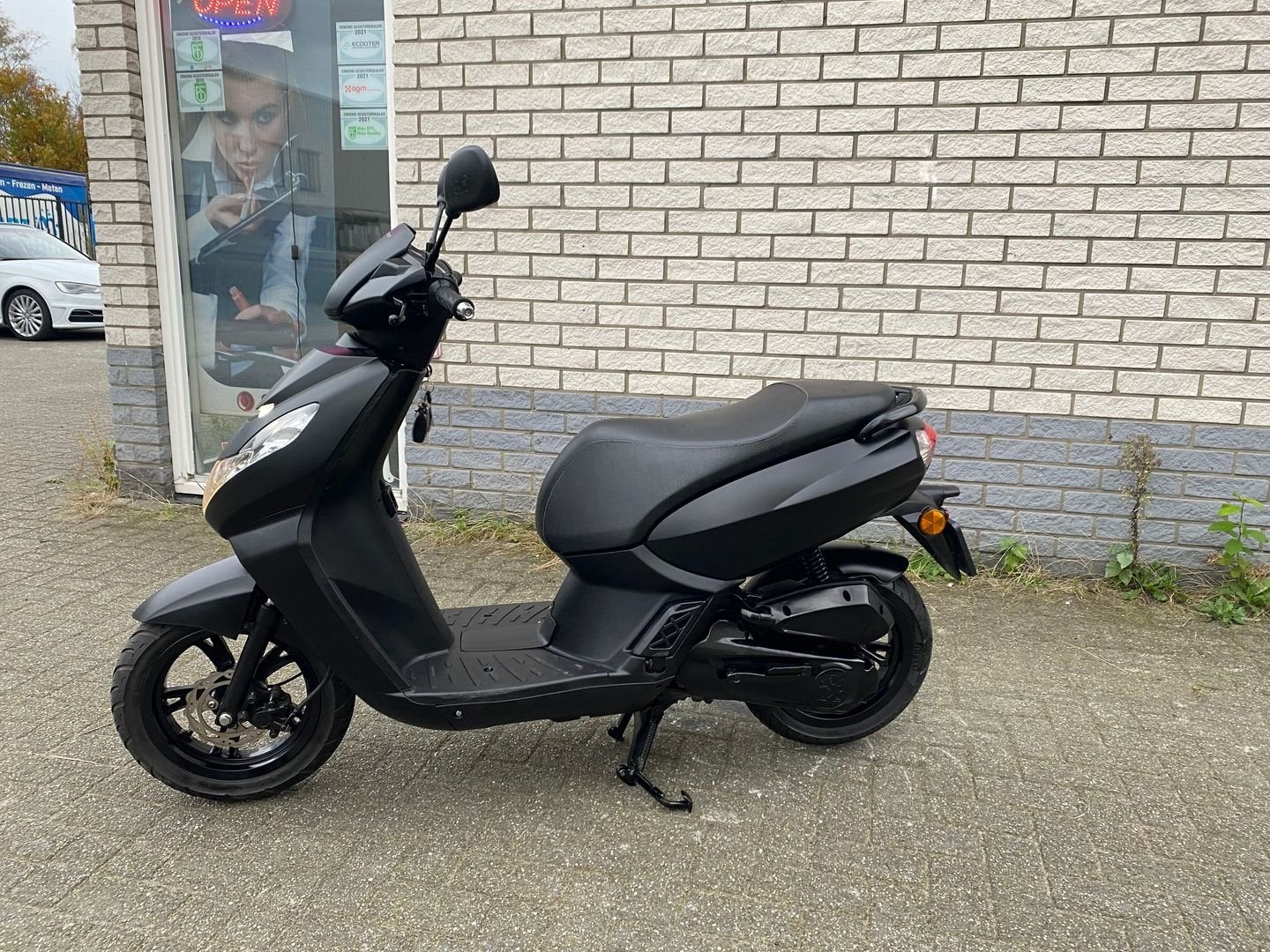 LEUKE PEUGEOT KISBEE 45KM BROM BLACK EDITION BJ2021 11000KM, PEUGEOT, Onbekend, Onbekend, Peugeot