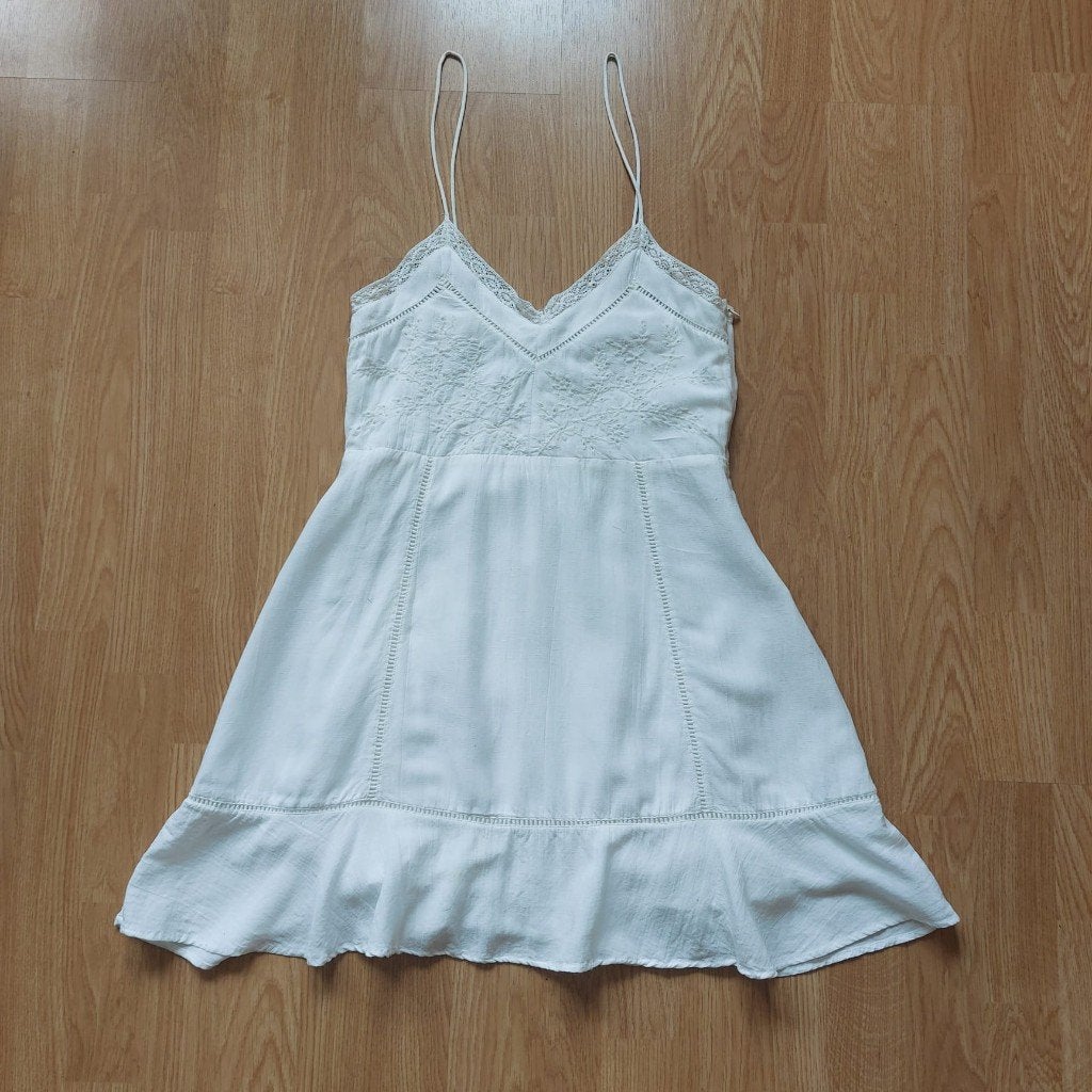 Witte jurk van Zara, Maat S, Maat 38/40 (M), Wit, Ophalen of Verzenden, Gedragen