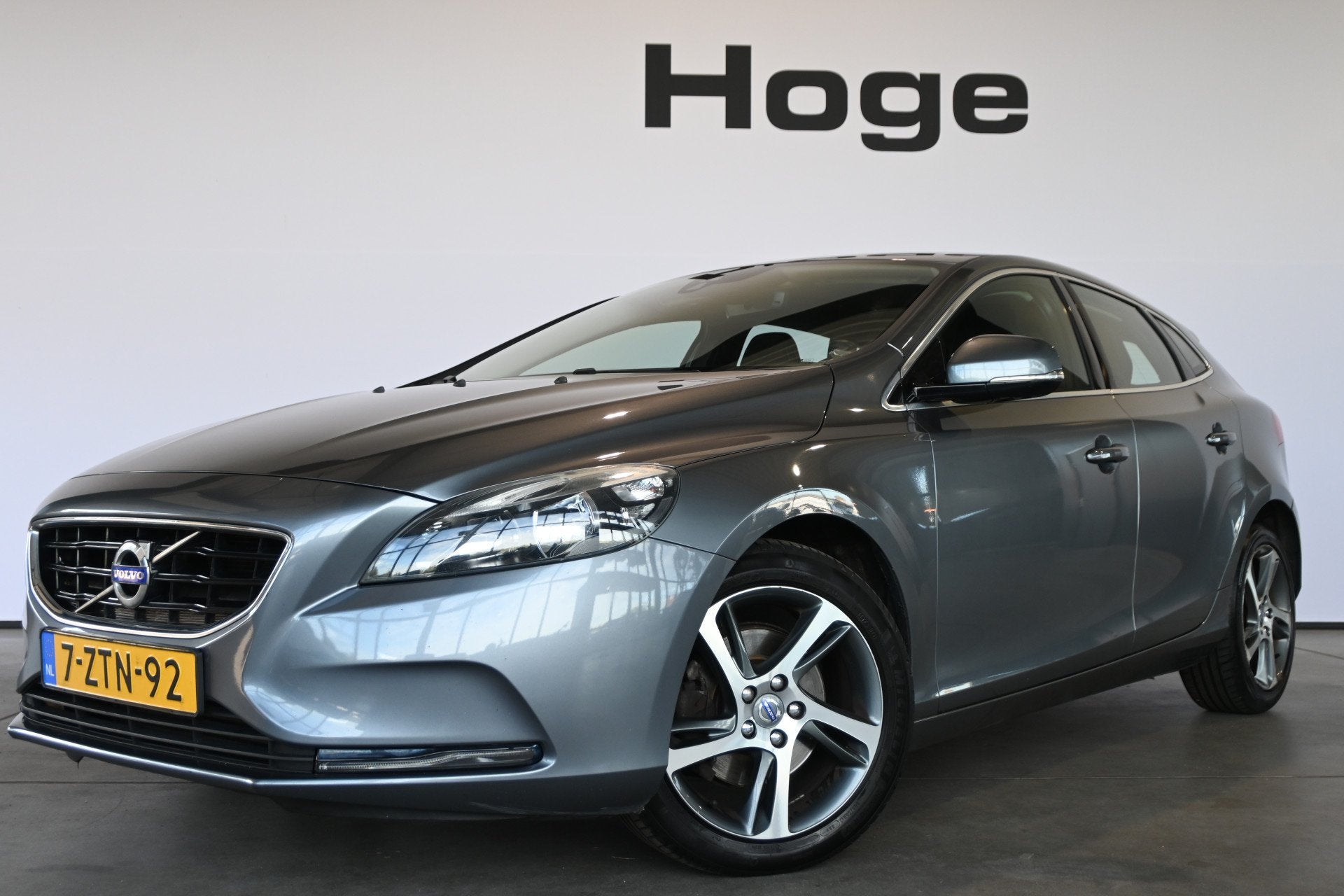 Volvo V40 1.6 T2 Momentum Clima Cruise control Navigatie Cam, Auto's, Stof, 4 cilinders, Met garantie (alle), Origineel Nederlands