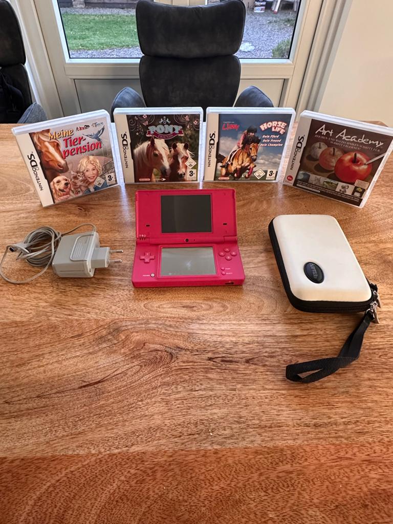 Nintendo DSi Set Roze met 4 Spellen en Accessoires, Met games, Dsi, Ophalen of Verzenden, Zo goed als nieuw