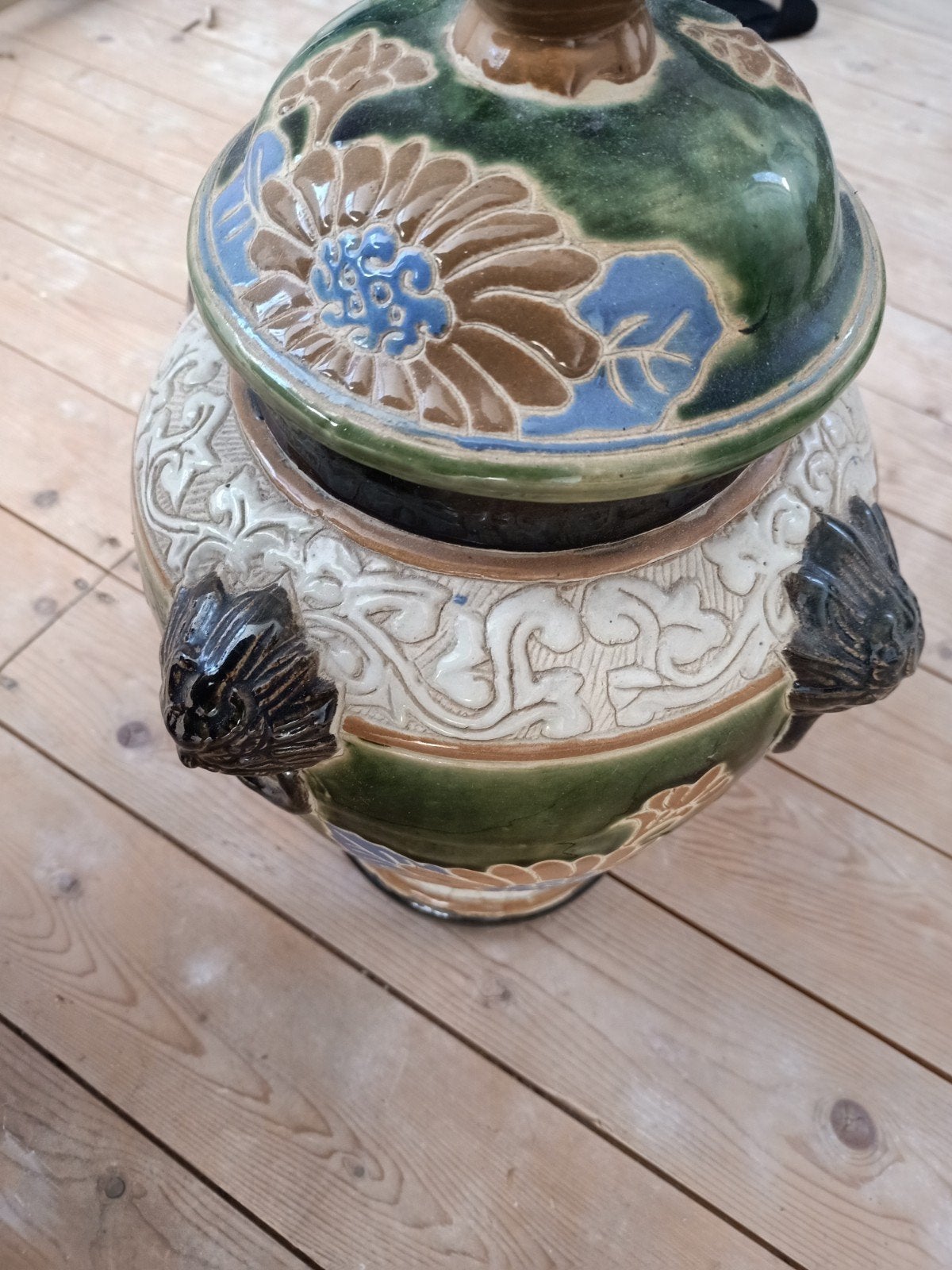 Decoratieve vaas met deksel - Handgeschilderd, Antiek en Kunst, Ophalen
