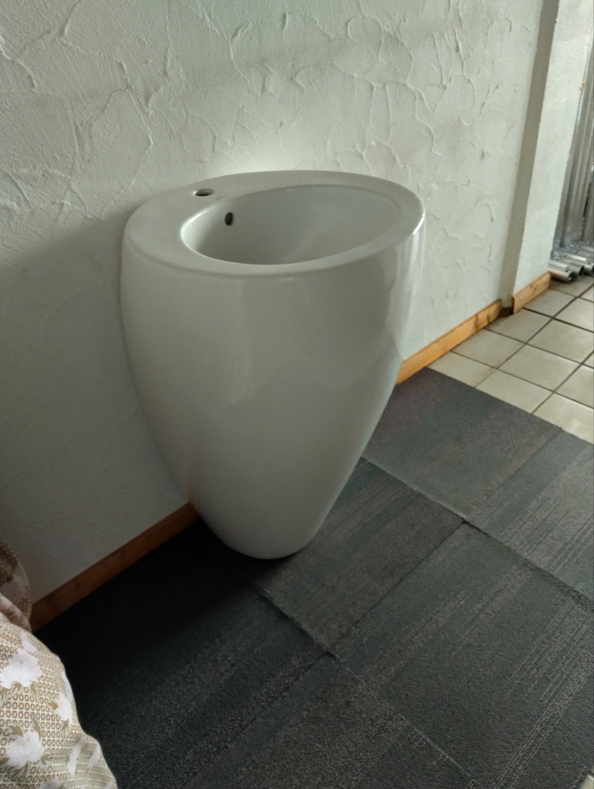 2 staande Design wasbakken/ wastafels, Ophalen, Zo goed als nieuw