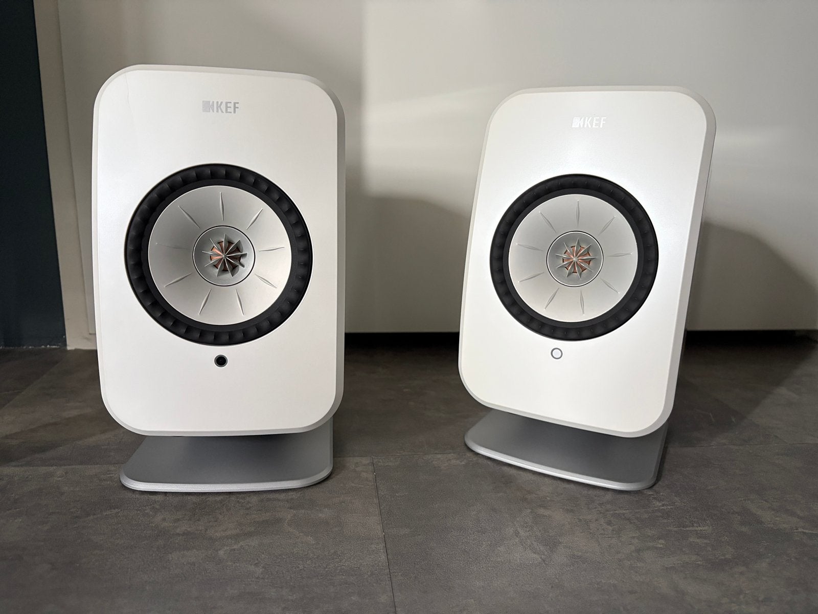 KEF LSX (versie 1) inclusief P1 bureaustandaards, Ophalen, Speakerset, Zo goed als nieuw, 60 tot 120 watt