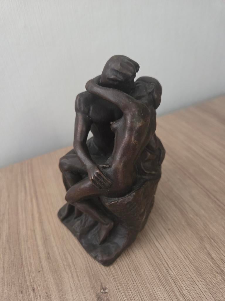 Beeldje van innig kussende naakte man en vrouw, Ophalen of Verzenden