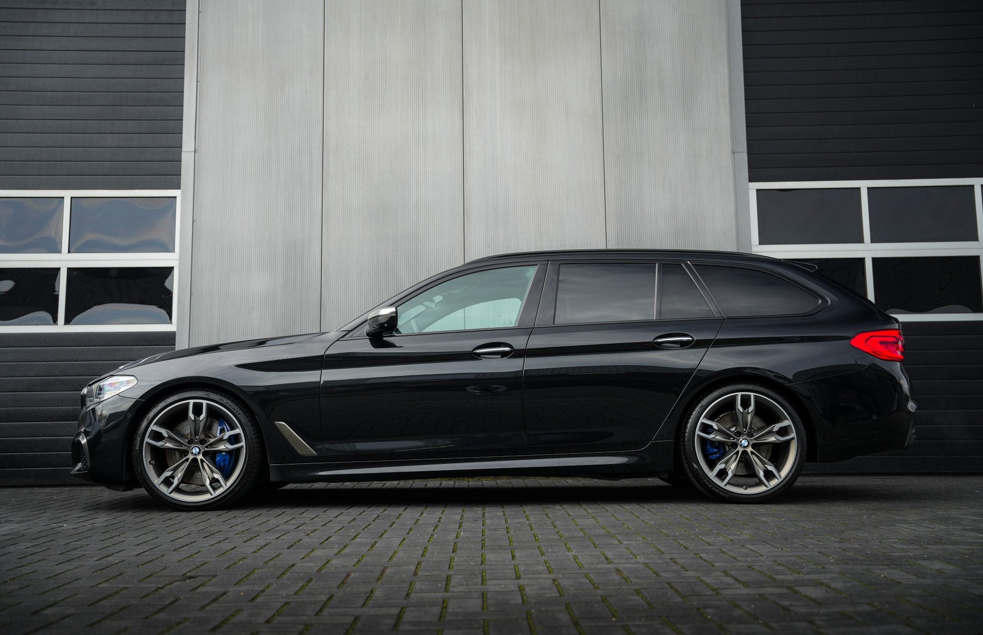BMW 5 Serie Touring M550d 400pk xDrive High Executive M-Spor, Automaat, Lichtsensor, 15 km/l, Gebruikt