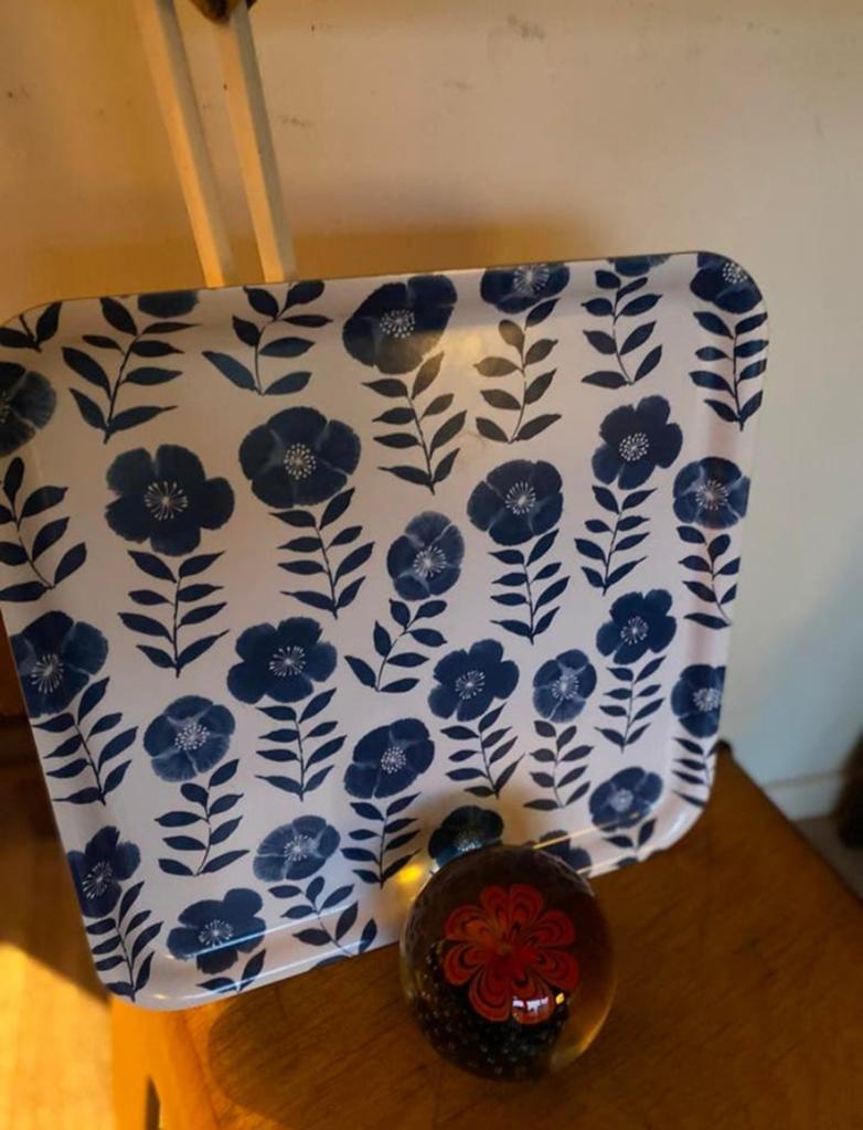 Vintage IKEA Rosenhätta dienblad - Blauw bloemmotief, Ophalen of Verzenden, Gebruikt, Rechthoekig, Kunststof