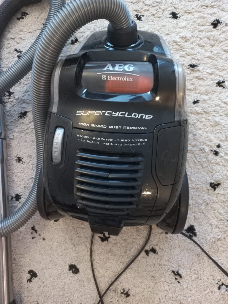 AEG Electrolux SuperCyclone 2100W Zeer krachtige stofzuiger, Witgoed en Apparatuur, Ophalen, Gebruikt, Overige typen, Geschikt voor harde vloeren