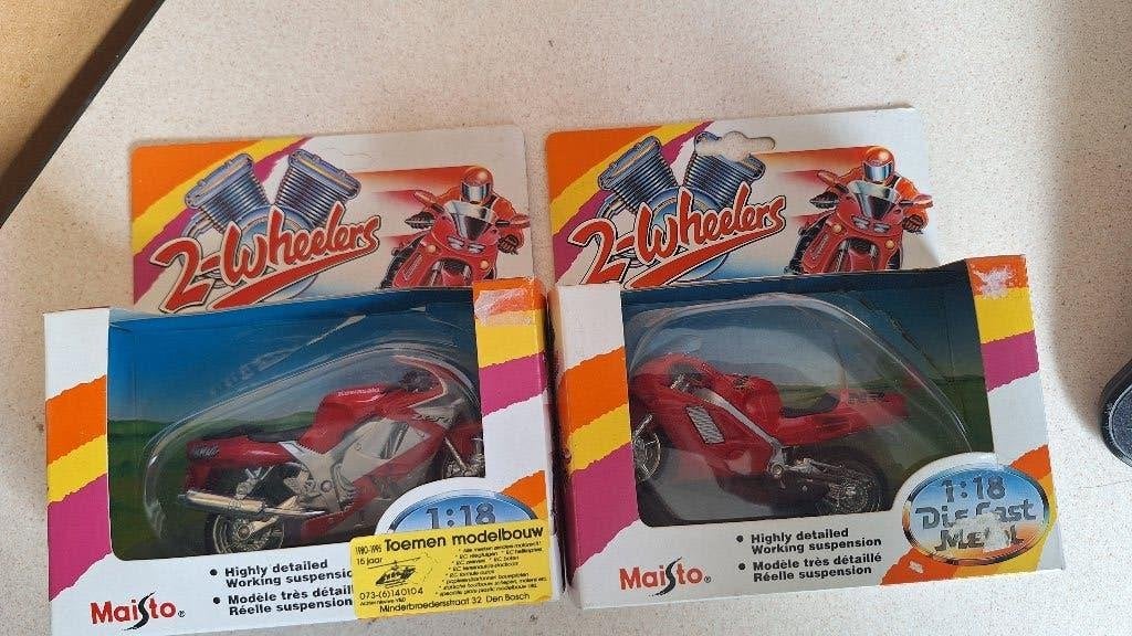 maisto 2 motoren 1/18  oa kawasaki ninja ZX 9r, Ophalen of Verzenden, Zo goed als nieuw, Motor, Maisto