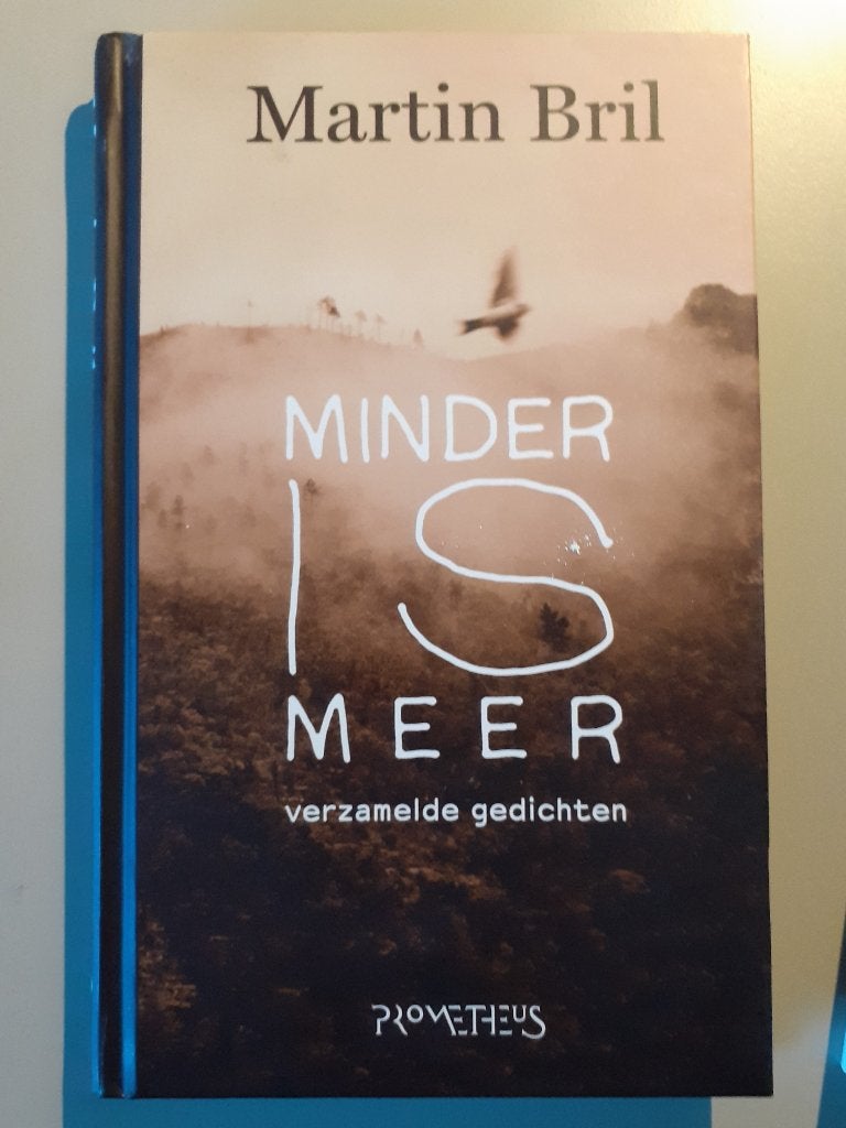 Martin Bril - MINDER IS MEER (verzamelde gedichten), Boeken, Ophalen of Verzenden, Zo goed als nieuw, Martin Bril