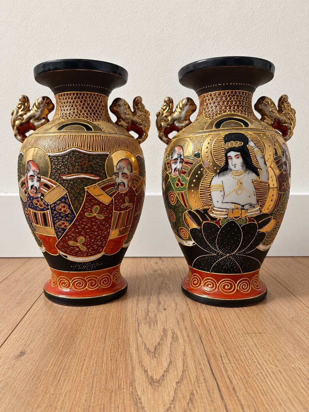 Paar Japanse Satsuma-stijl moriage vazen ca.1920 24cm, Ophalen of Verzenden