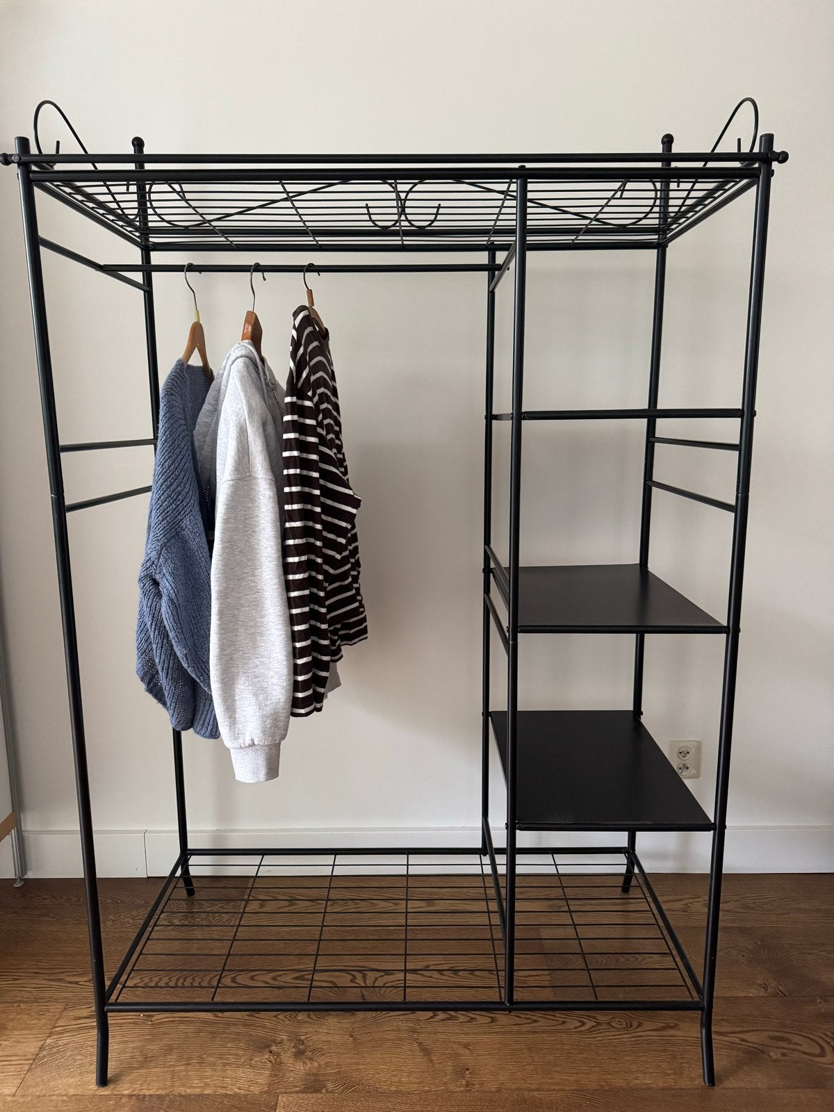 Zwart metalen kledingrek / kledingkast met hangruimte, Huis en Inrichting, Kasten | Kledingkasten, Ophalen, Met plank(en), Gebruikt