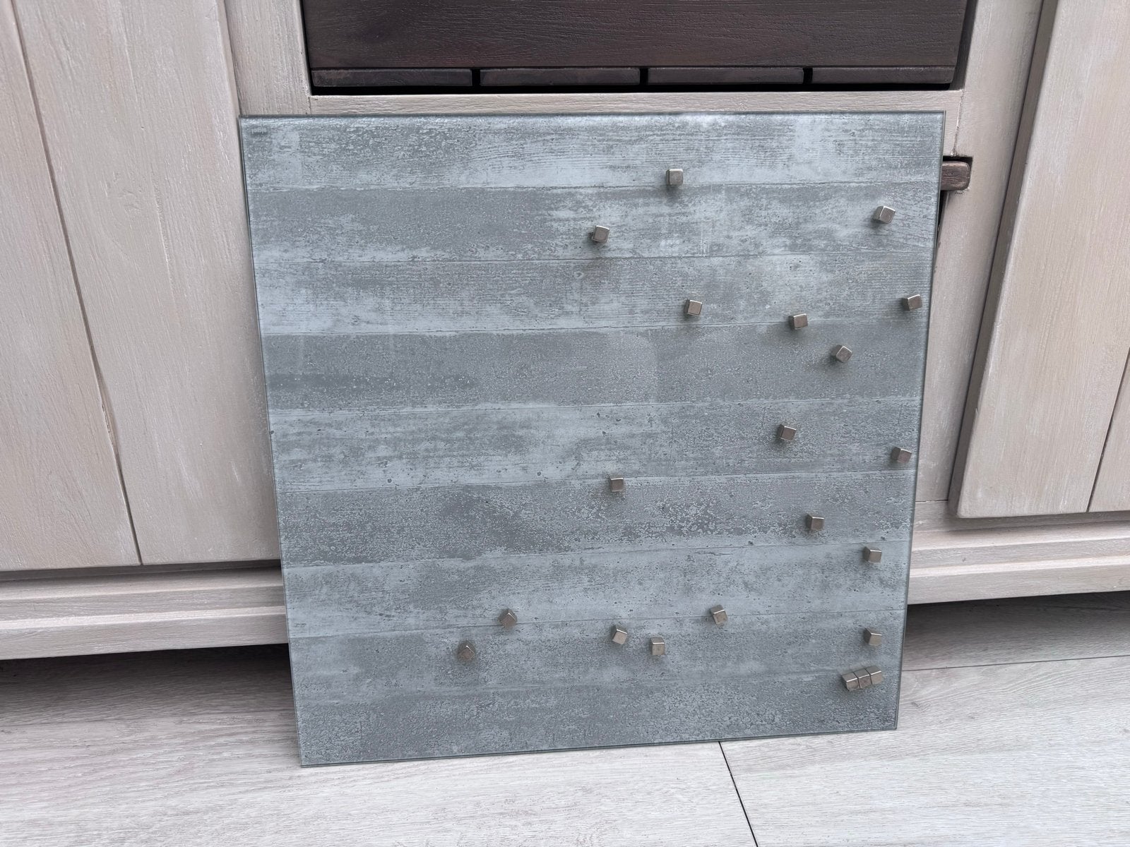 Modern magneetbord met magneten, Ophalen of Verzenden, Zo goed als nieuw, Magneetbord