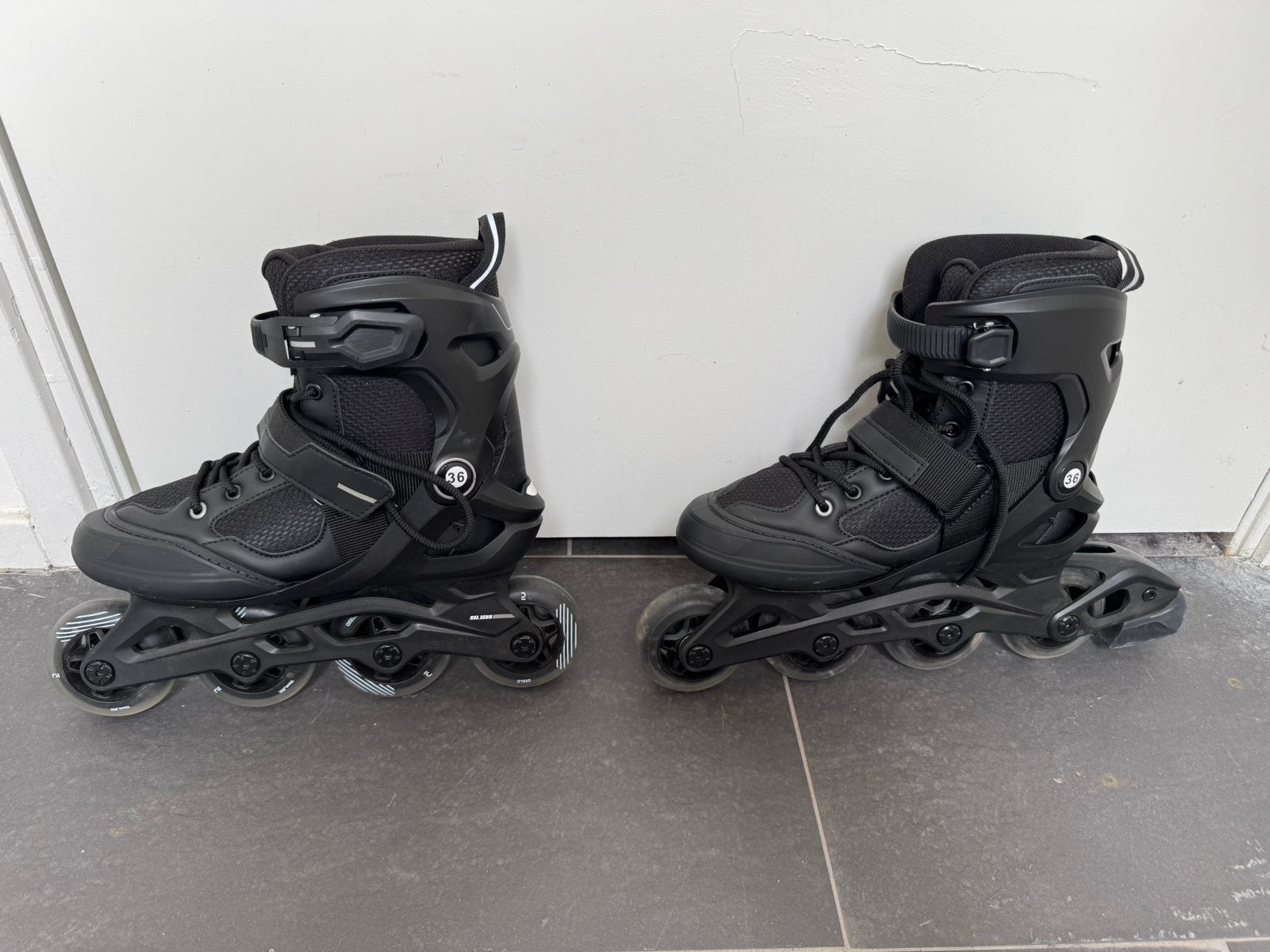 Skeelers en driedelige beschermset, Sport en Fitness, Skeelers, Ophalen of Verzenden, Zo goed als nieuw, Bescherming