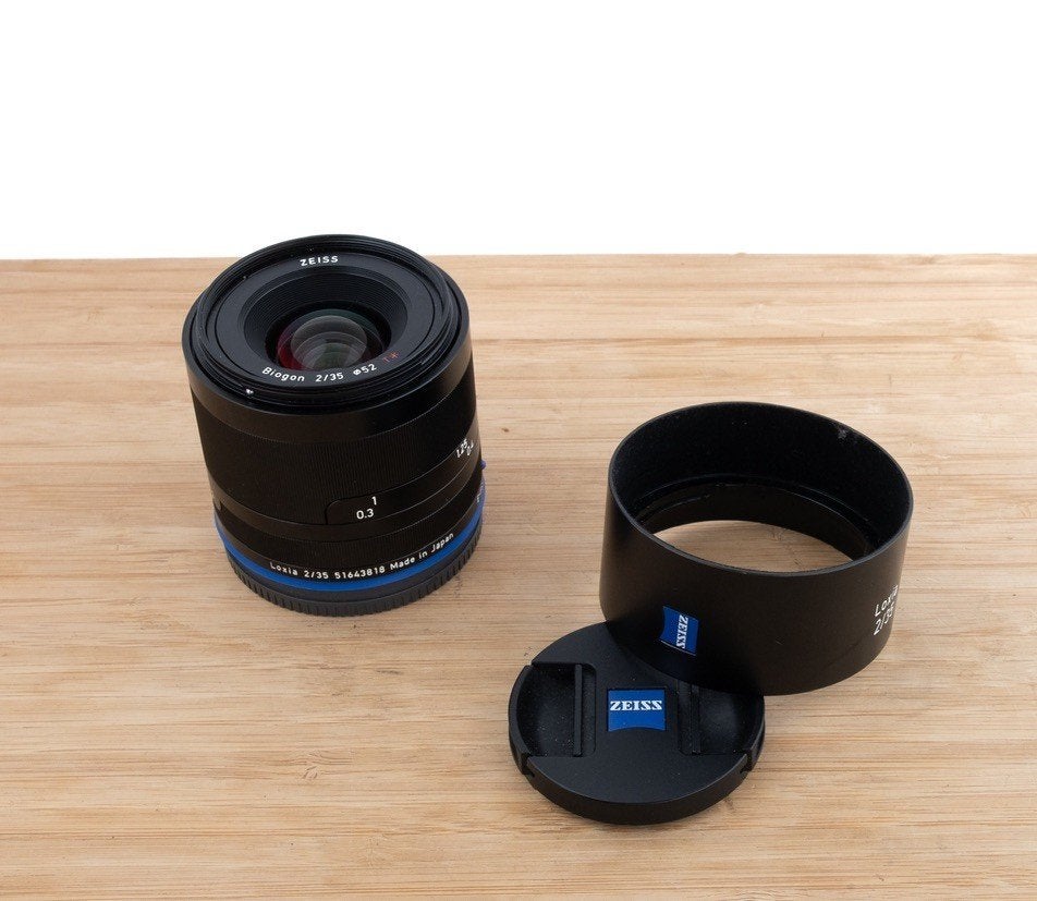 Zeiss Loxia 35mm F/2 voor Sony E, Ophalen, Zo goed als nieuw, Groothoeklens
