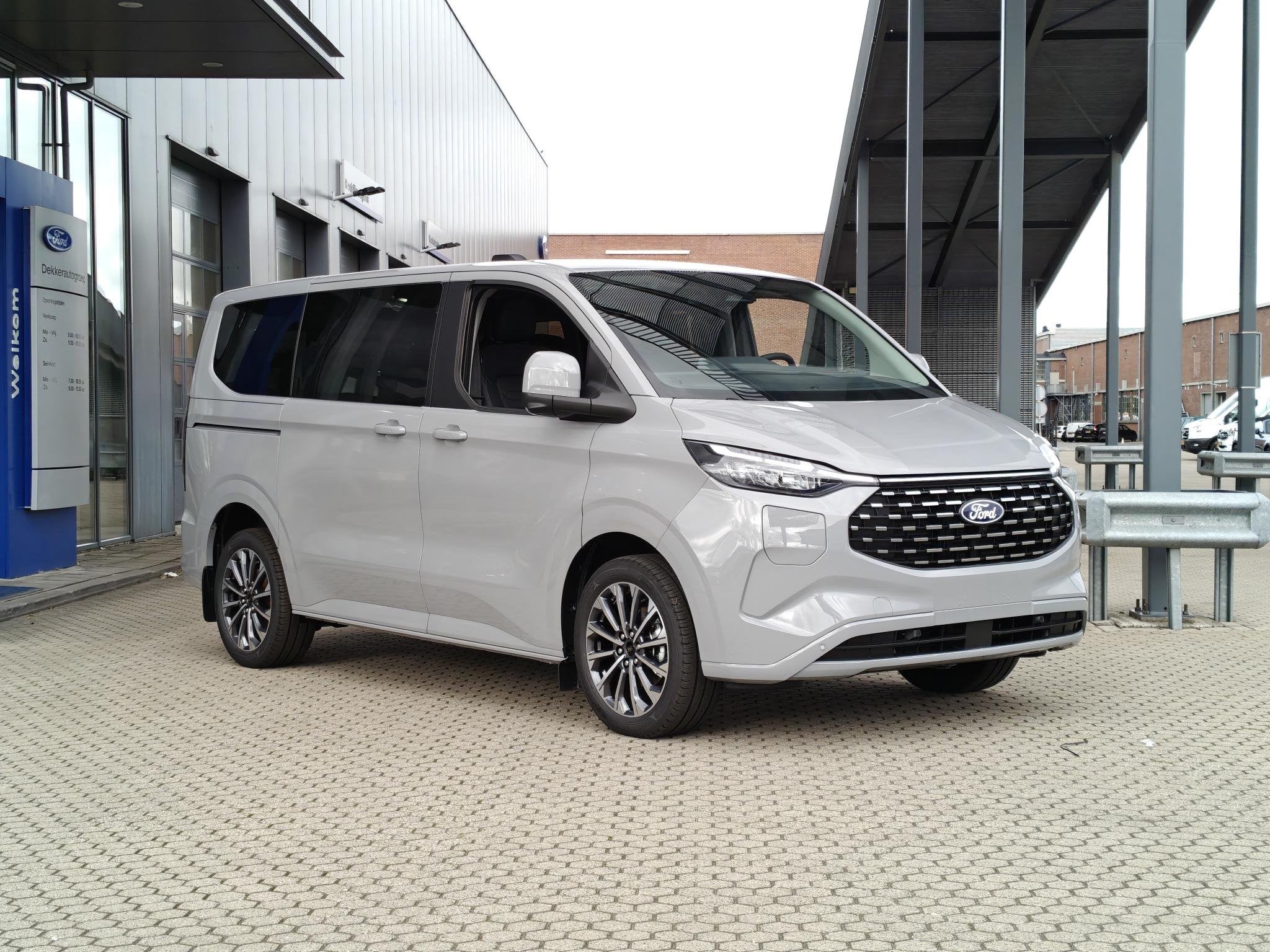 Ford Tourneo Custom Titanium X PHEV L1H1 INCL BPM - DAK AIRC, Auto's, 232 pk, Gebruikt, 1850 kg, 23 km/l