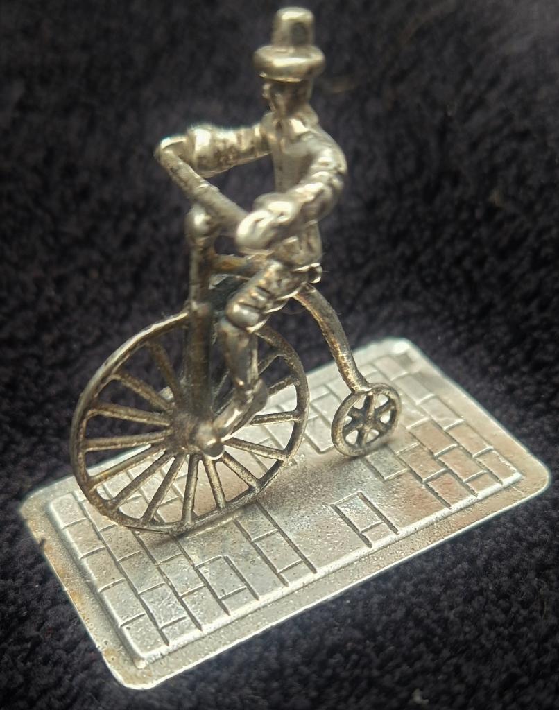KOOPJE! Hollands gekeurd miniatuur zilver; Man op VELOCIPEDE, Ophalen of Verzenden, Zilver