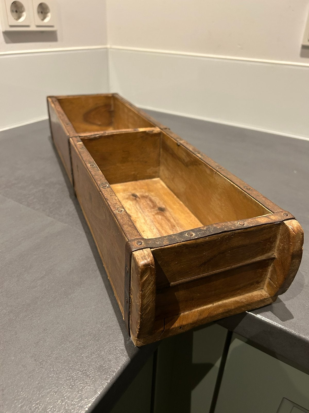 Autenthieke houten baksteenvorm, Ophalen