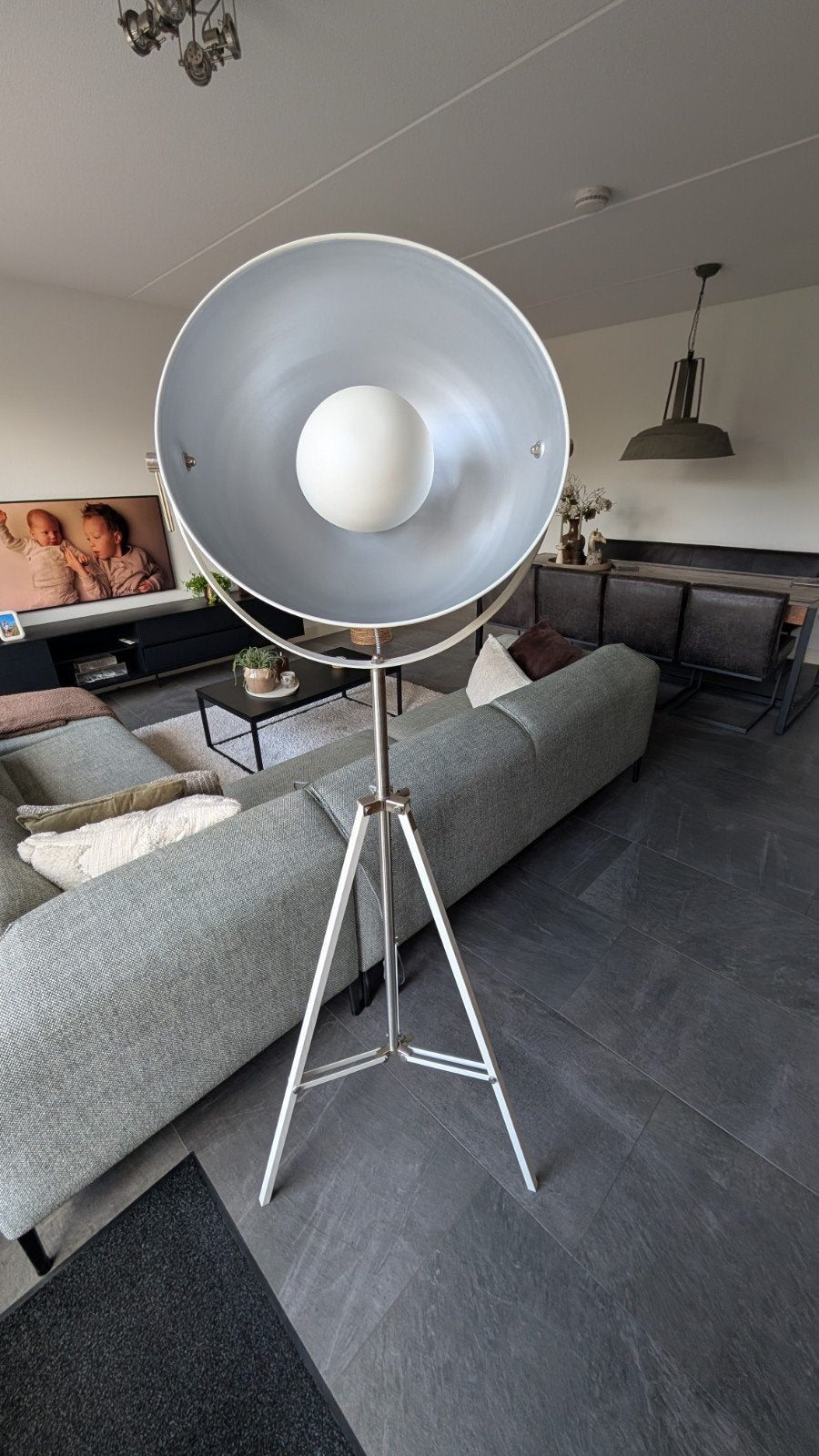 Stijlvolle Romi Vloerlamp op Statief - Zo goed als nieuw, Ophalen, Modern, Industrieel, E27 (groot), Zo goed als nieuw