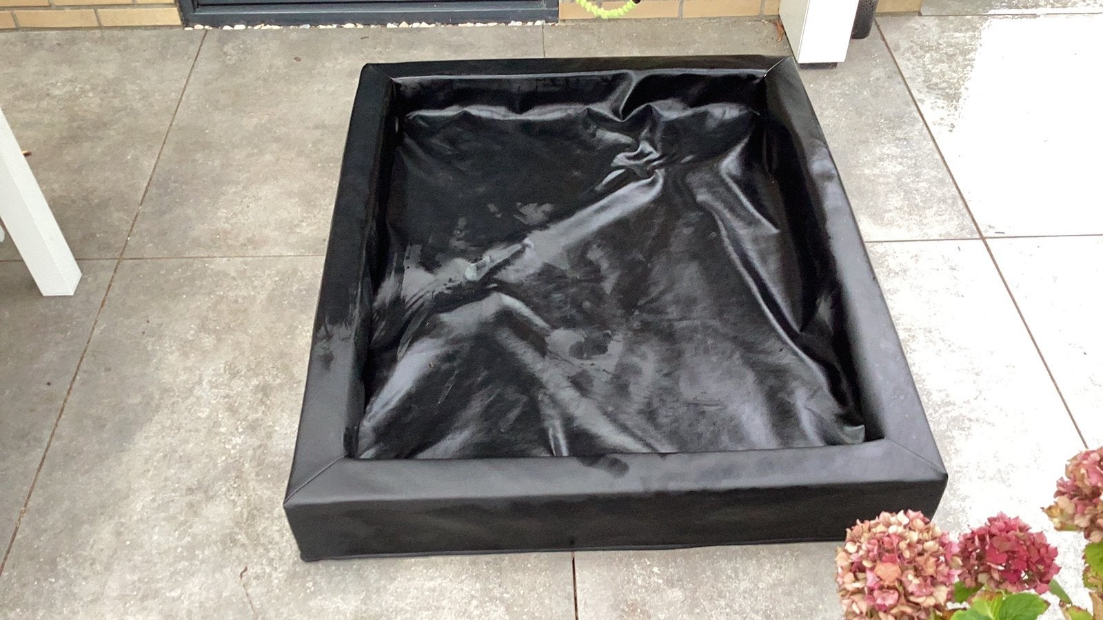 Zo goed als nieuw zwarte leather look grote honden mand, Ophalen, Zo goed als nieuw, Hondenmand