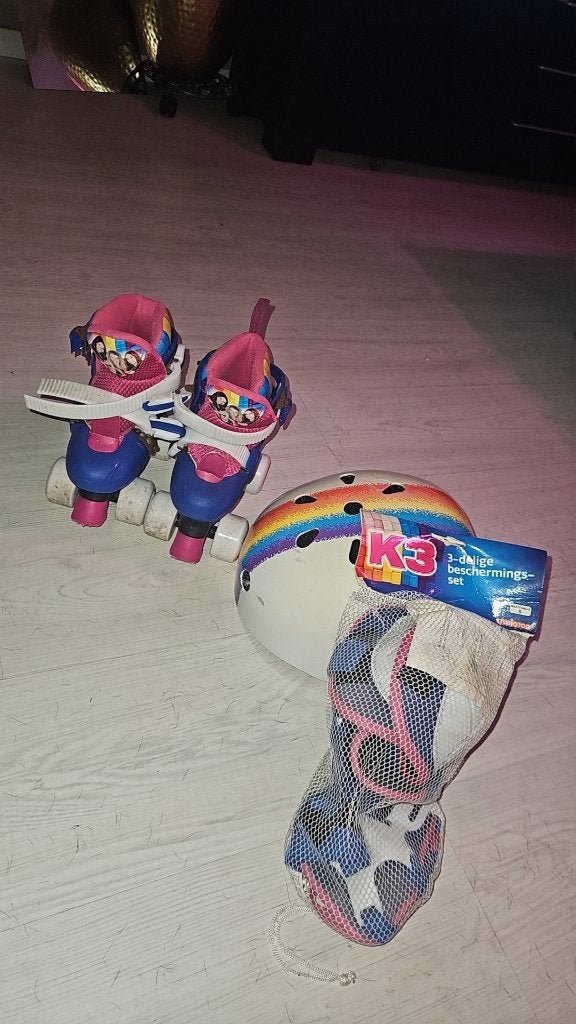 ​K3 Rollerskates set (maat 26-29) + K3 Helm en Beschermers, Ophalen, Zo goed als nieuw, Kinderen