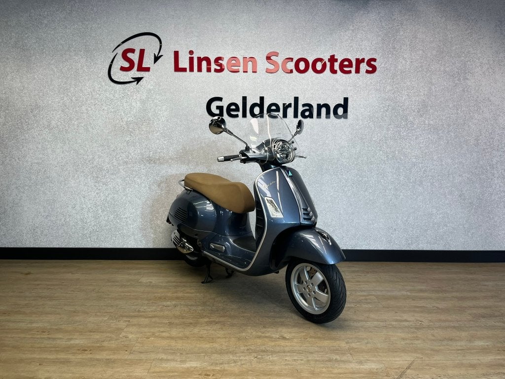 Vespa GTS 300cc HPE Blauw Metallic 2019, Motoren, Motoren | Piaggio, Scooter, Particulier, Minimaal motorrijbewijs A2, Automaat