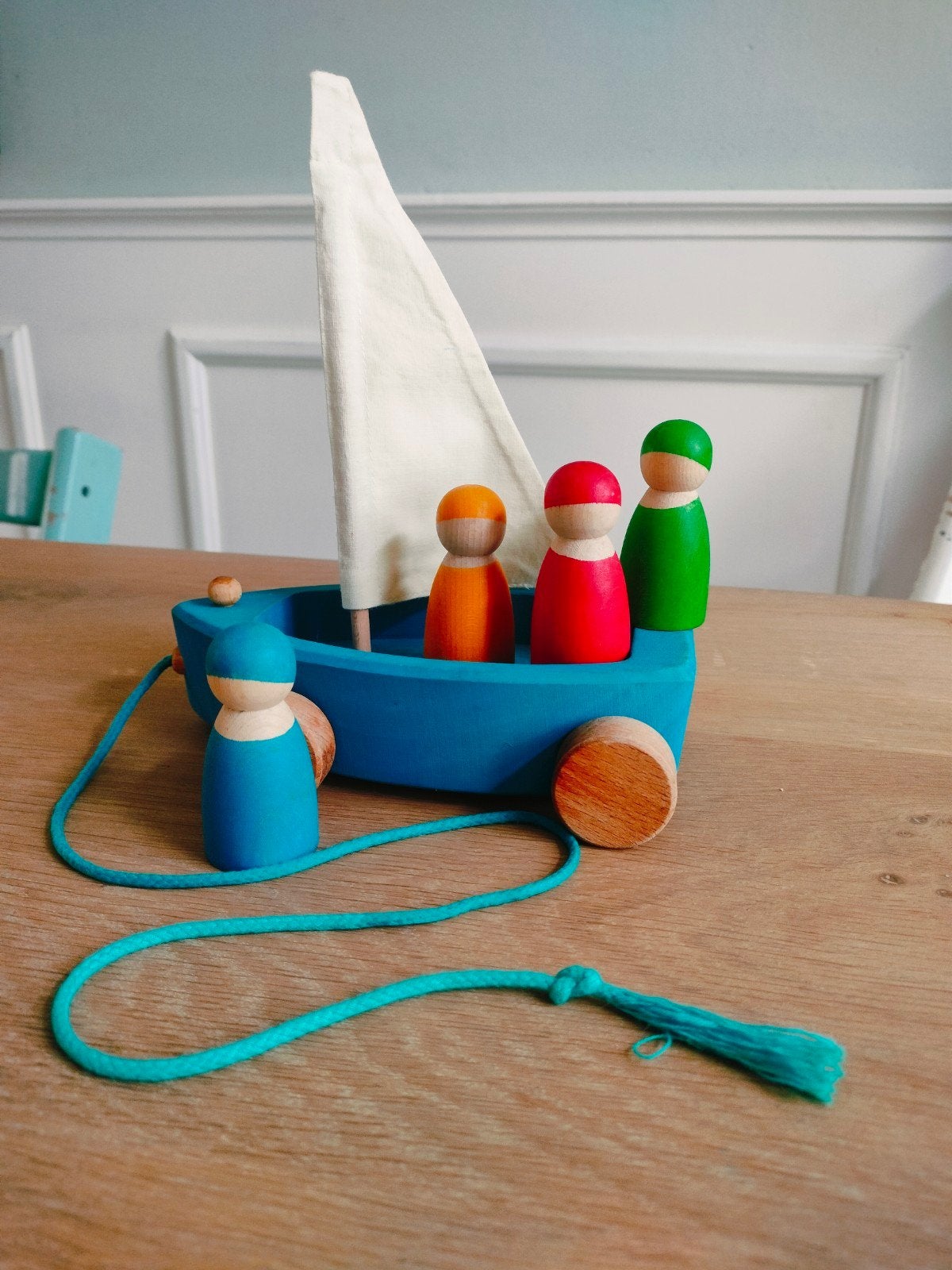 Grimm's zeilboot met vier poppetjes, Kinderen en Baby's, Speelgoed | Houten speelgoed, Ophalen of Verzenden, Gebruikt, Duw- of Trekspeelgoed