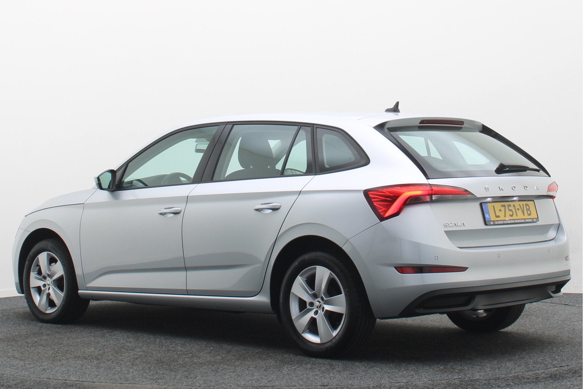 Skoda Scala 1.0 TSI Ambition Eerste Eigenaar, Airco, Rijstro, Auto's, Dealer onderhouden, Gebruikt, 610 kg, 49 €/maand