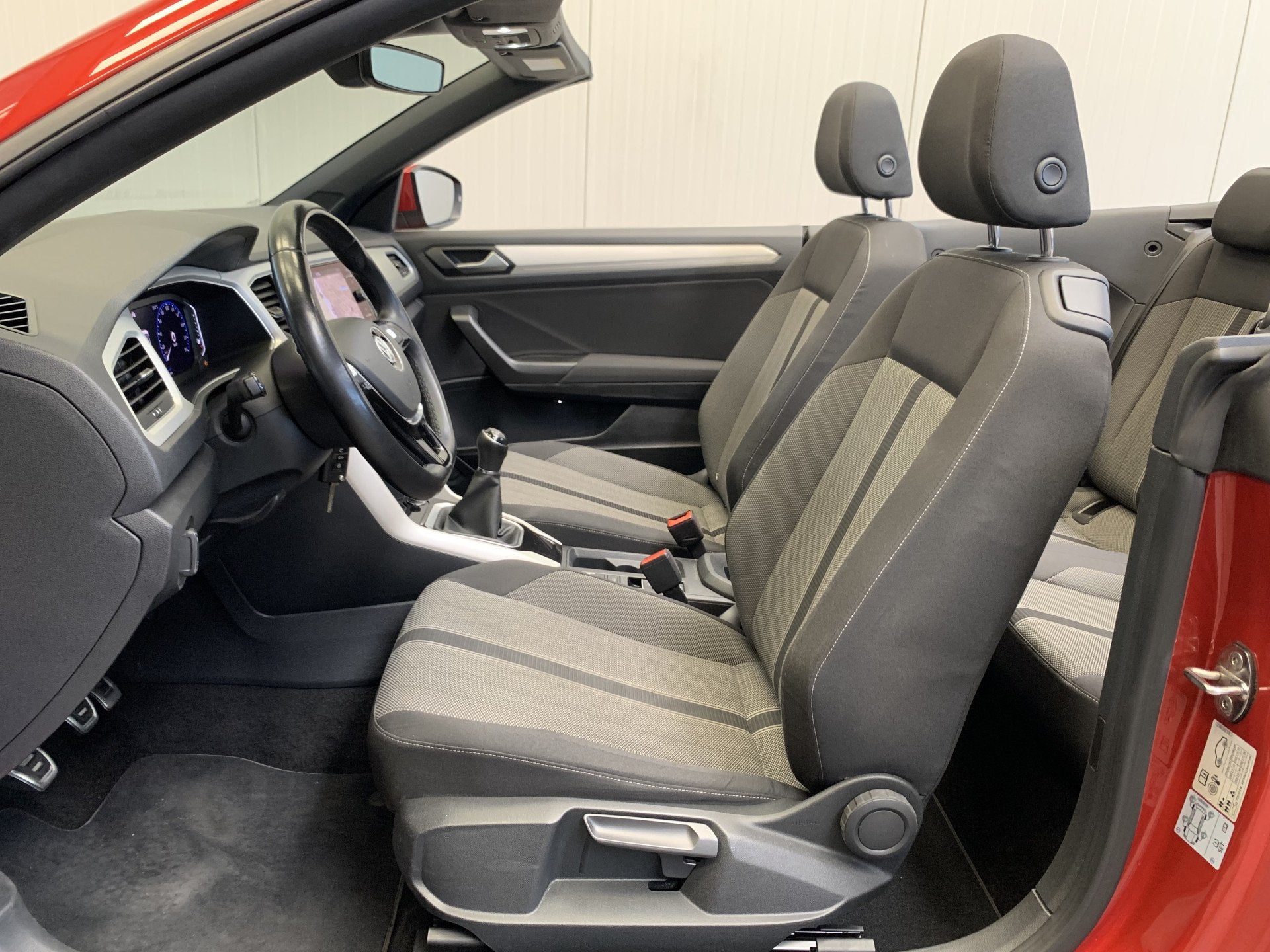 Volkswagen T-Roc Cabrio 1.0 TSI Style NAVI-ECC-PDC-DIGTAL CO, Voorwielaandrijving, 12 maanden, Stof, Gebruikt