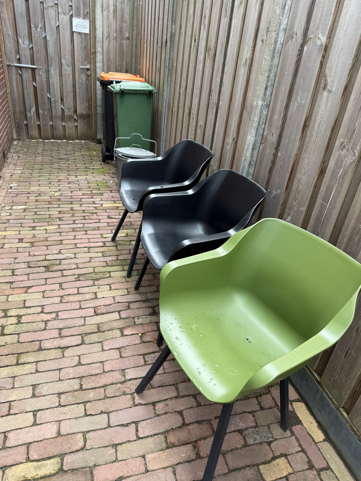 Set van 3 kunststof Hartman Sophie stoelen - Zwart en Groen, Ophalen, Kunststof, Gebruikt, Overige kleuren