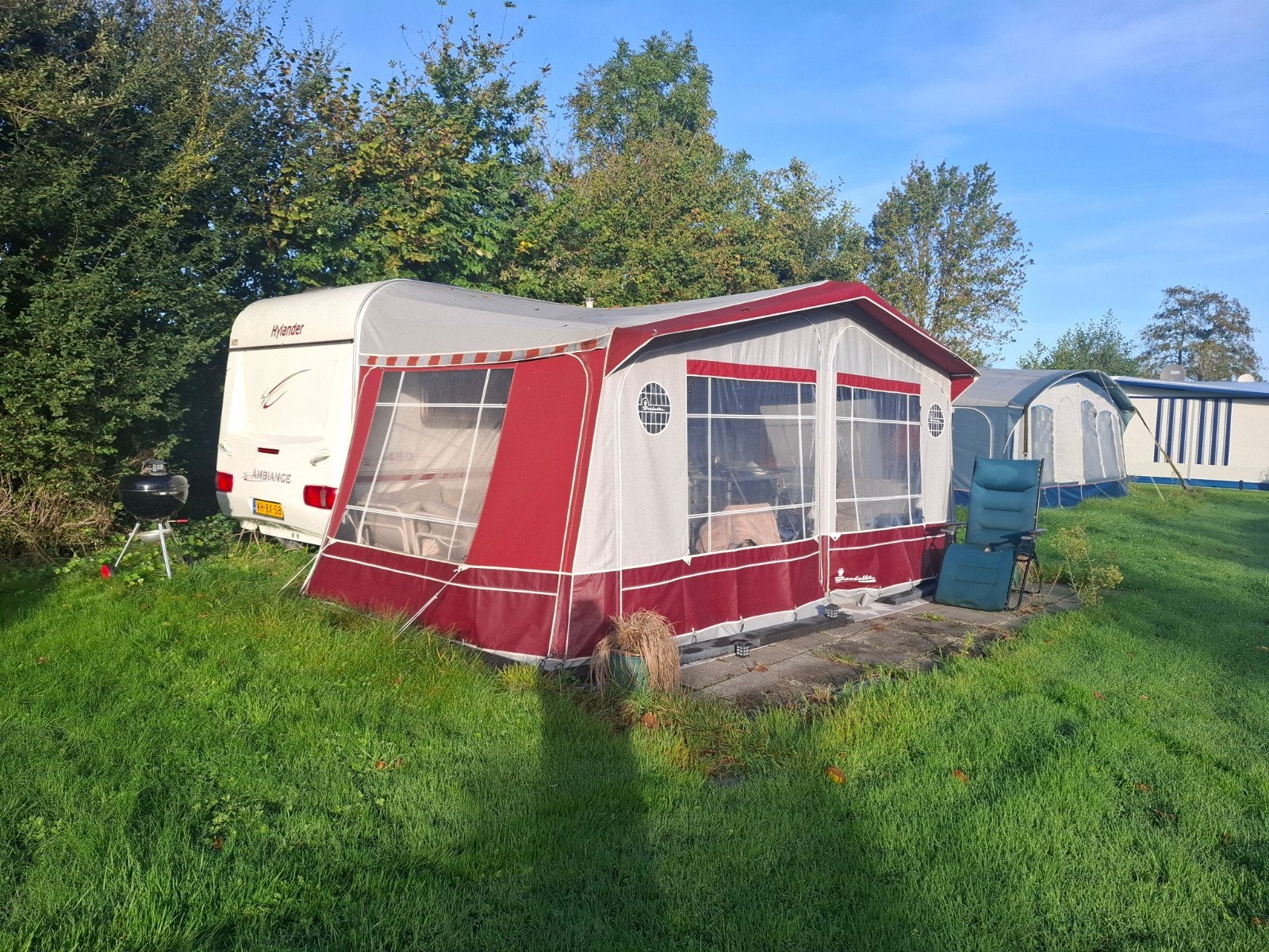 Hylander Caravan 450 incl voortent, luifel, mover etc!, Caravans en Kamperen, Overige merken, Frans bed, Treinzit, 750 - 1000 kg