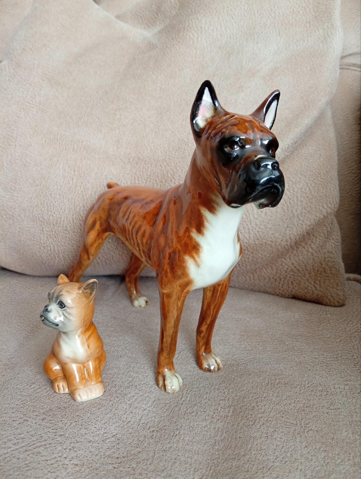 GOEBEL Hondenbeeldjes Boxer 2x, Verzamelen, Ophalen of Verzenden, Zo goed als nieuw, Hummel