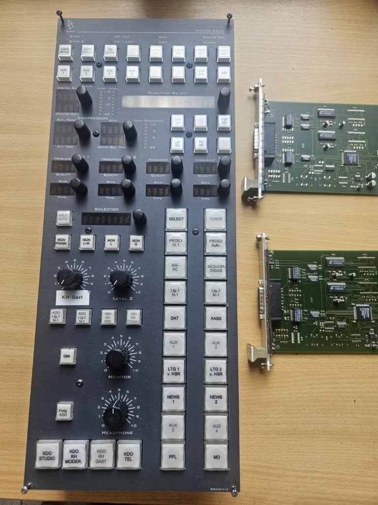 DHD RM3200 Mengtafel, Audio, Tv en Foto, Professionele Audio-, Tv- en Video-apparatuur, Ophalen of Verzenden, Zo goed als nieuw