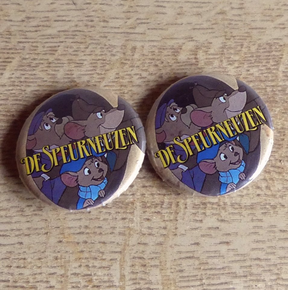 Button De Speurneuzen Walt Disney tekenfilm, Ophalen of Verzenden, Gebruikt, Figuurtje, Button