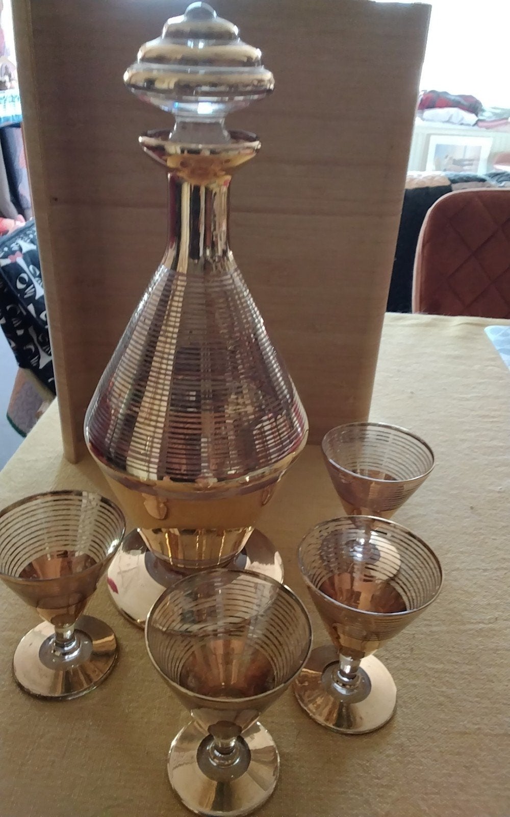 Vintage Likeurset gouden strepen Karaf en 4 glazen op voet, Antiek en Kunst, Ophalen of Verzenden