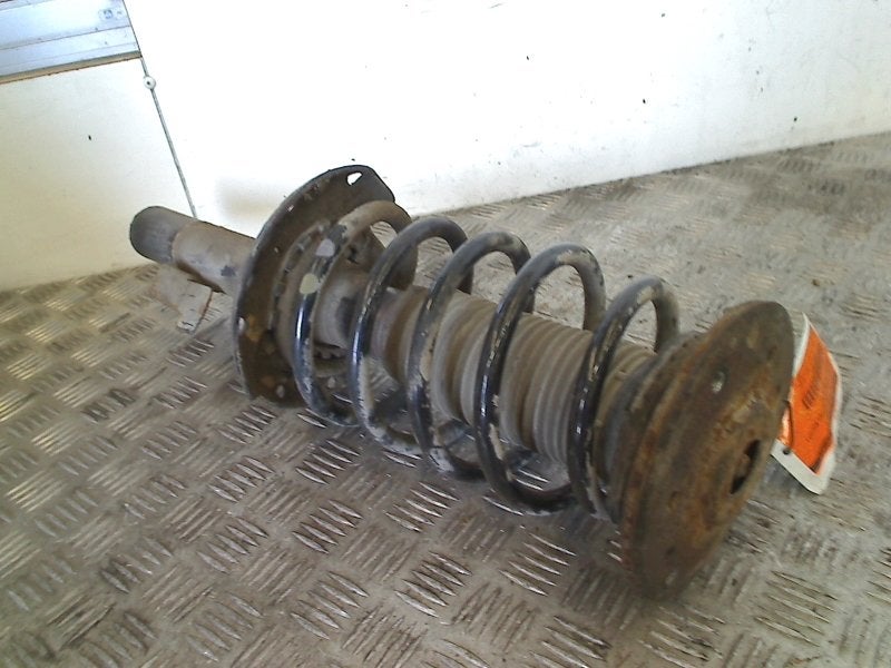 Veerpoot Rechts Voor Volvo V70 (BW) (2008-05/2009-12), Gebruikt, Siegburger Straße 229, Köln 50679, , Duitsland, Info@volvocars.com