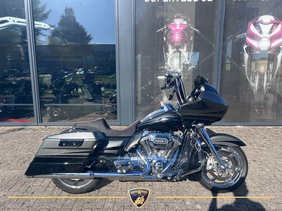 HARLEY-DAVIDSON FLTRUSE CVO ROAD GLIDE (bj 2012) 5HD, 2 cilinders, HARLEY-DAVIDSON, Motorrijbewijs A, Bedrijf