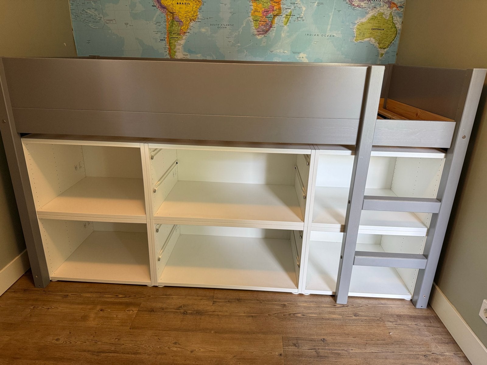 Halfhoogslaper muisgrijs 90x200 cm met onderkasten, Ophalen, Gebruikt, Halfhoogslaper